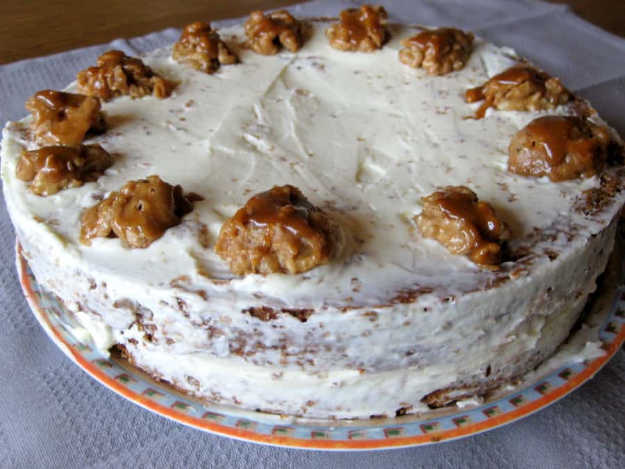 Karotten-Walnuss-Kuchen mit Frischkäseglasur